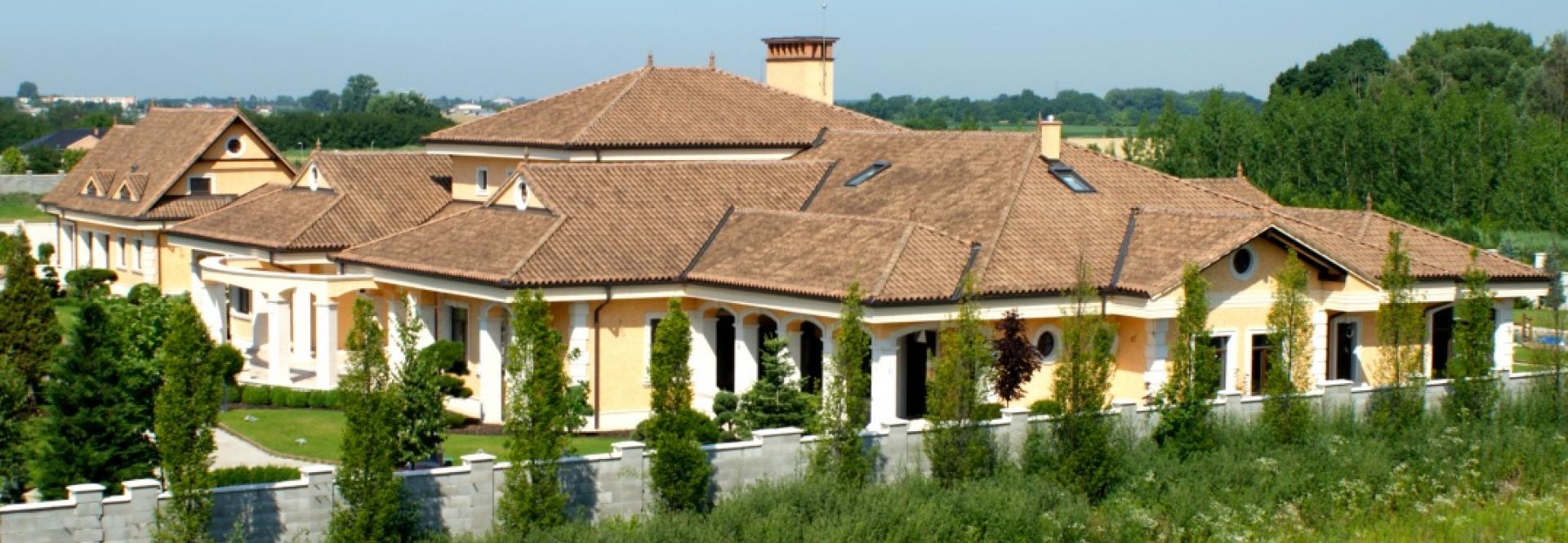 Tretia Galéria domy a strechy