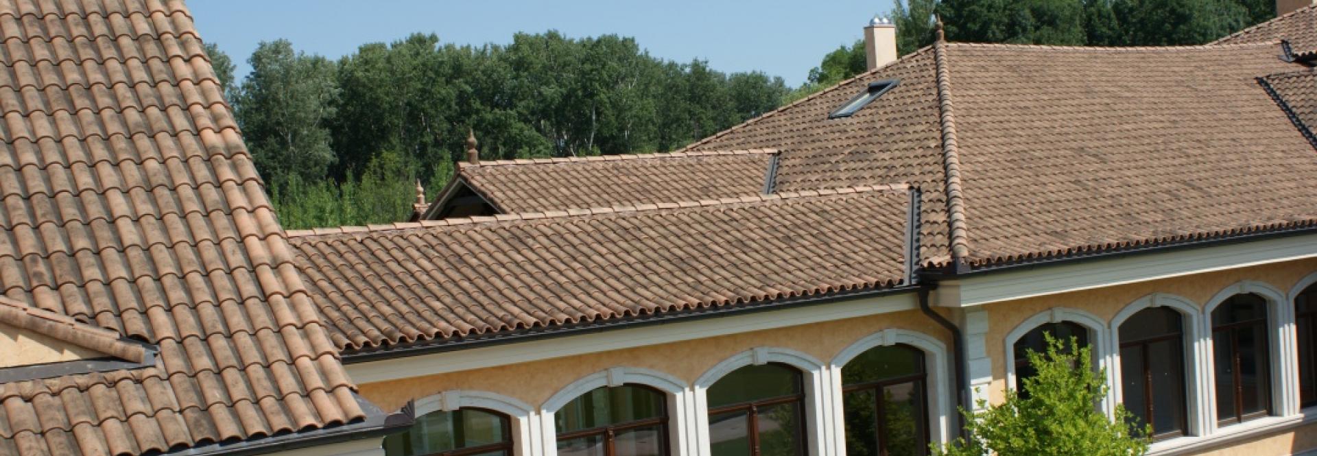 Tretia Galéria domy a strechy